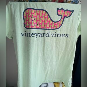 Vineyard Vines Women’s Medium Pineapple whale T-shirt